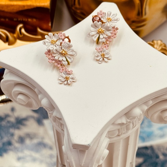 🆕 LES NEREIDES 🧿 NIB Verbena Flower and Round Stone Dangling Earrings - Picture 5 of 16